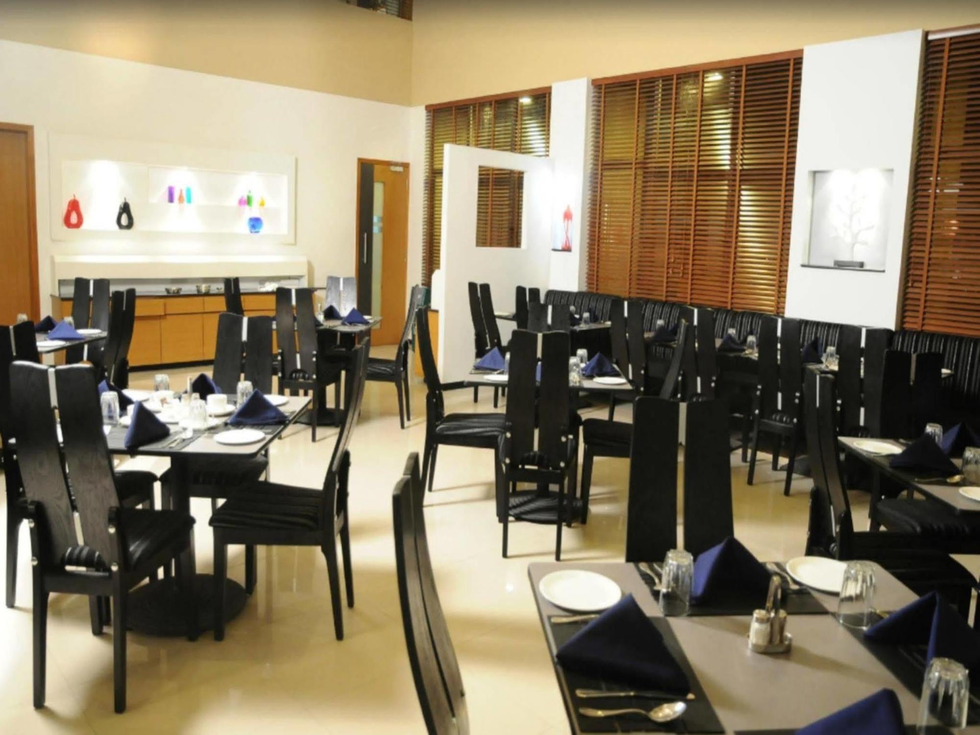 Hi 5 Hotel & Experience Nashik Exterior foto