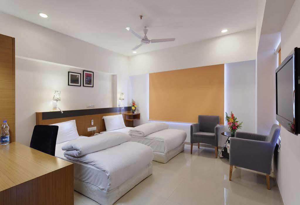 Hi 5 Hotel & Experience Nashik Exterior foto