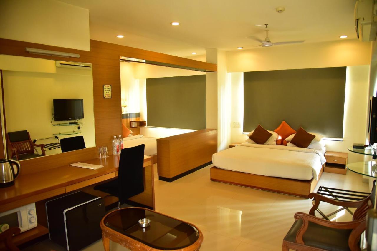 Hi 5 Hotel & Experience Nashik Exterior foto