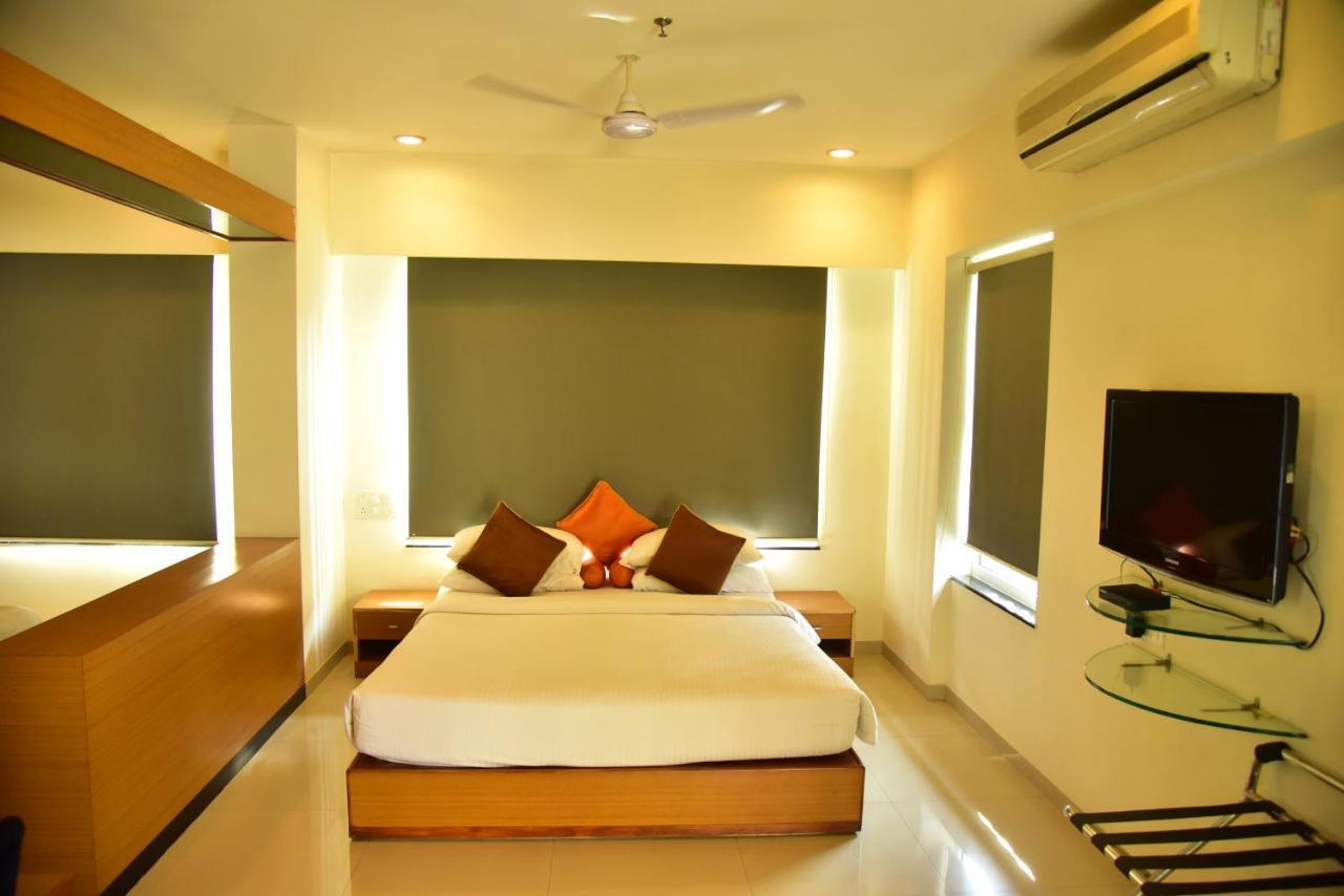 Hi 5 Hotel & Experience Nashik Exterior foto