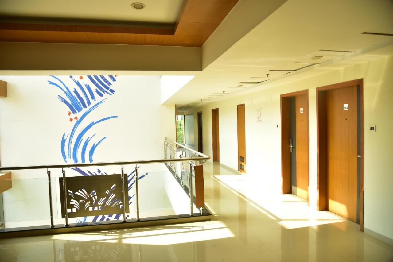 Hi 5 Hotel & Experience Nashik Exterior foto