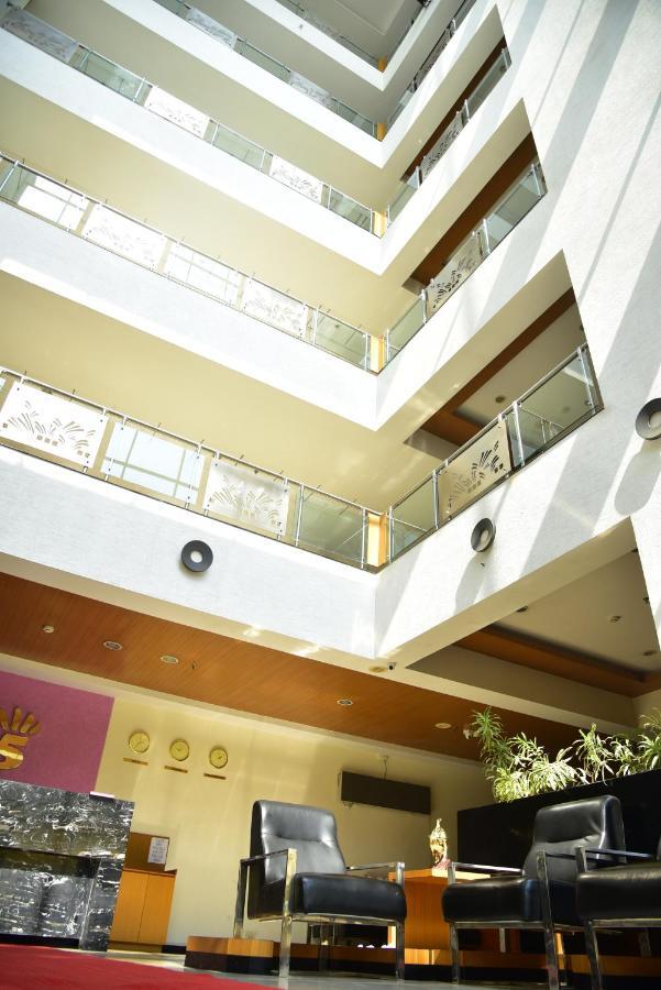 Hi 5 Hotel & Experience Nashik Exterior foto
