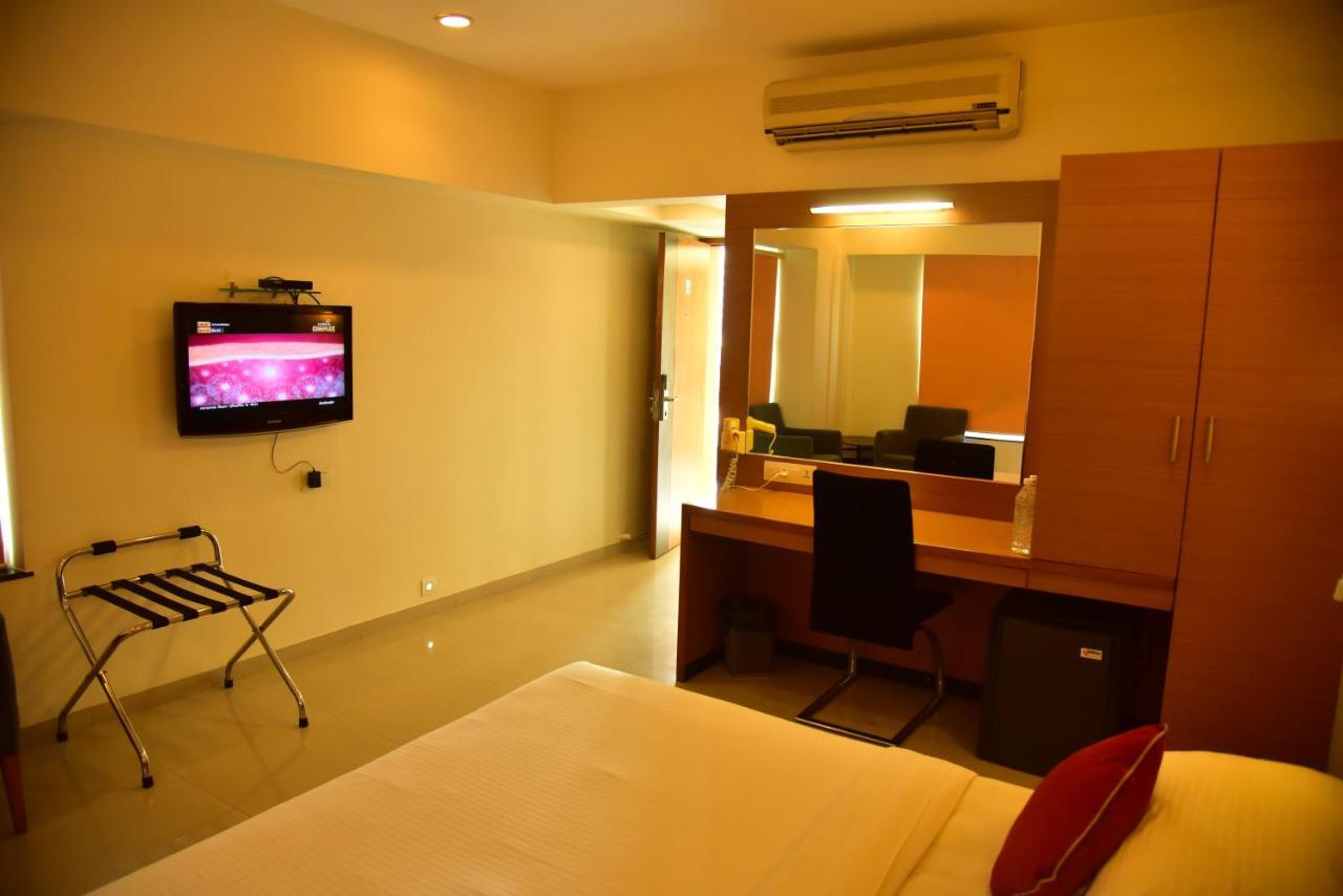 Hi 5 Hotel & Experience Nashik Exterior foto
