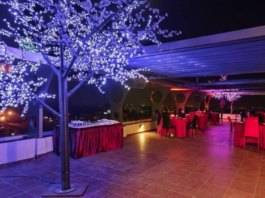 Hi 5 Hotel & Experience Nashik Exterior foto