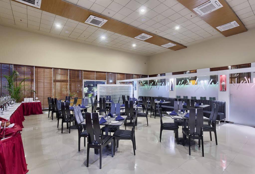Hi 5 Hotel & Experience Nashik Exterior foto
